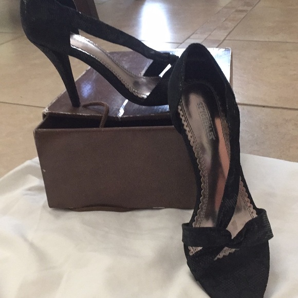 Shoes - Picture 4 of 6